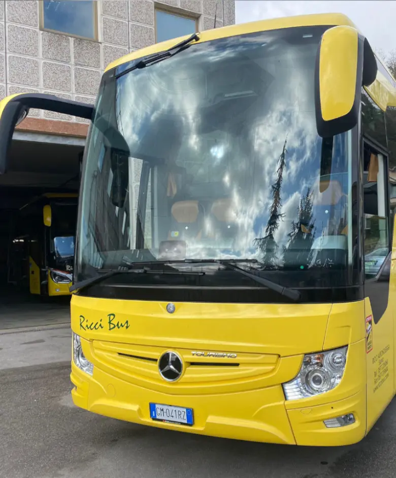 Mercedes Benz Tourismo — 50 posti